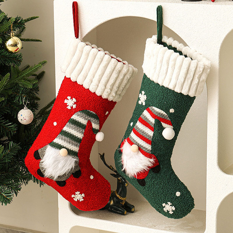 ถุงเท้าคริสต์มาสผ้ากำมะหยี่ลาย - Christmas Stocking Hanging บทวิจารณ์และราคา